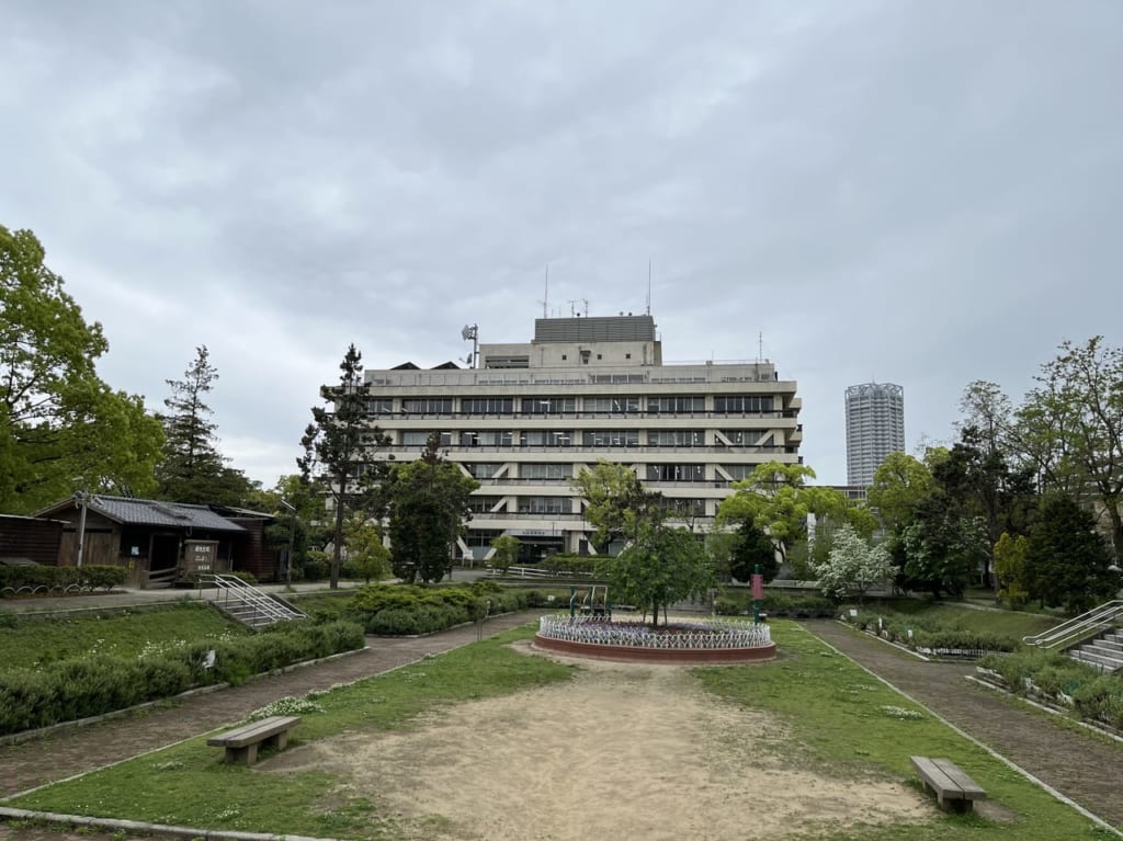 東雲公園から見た泉大津市役所