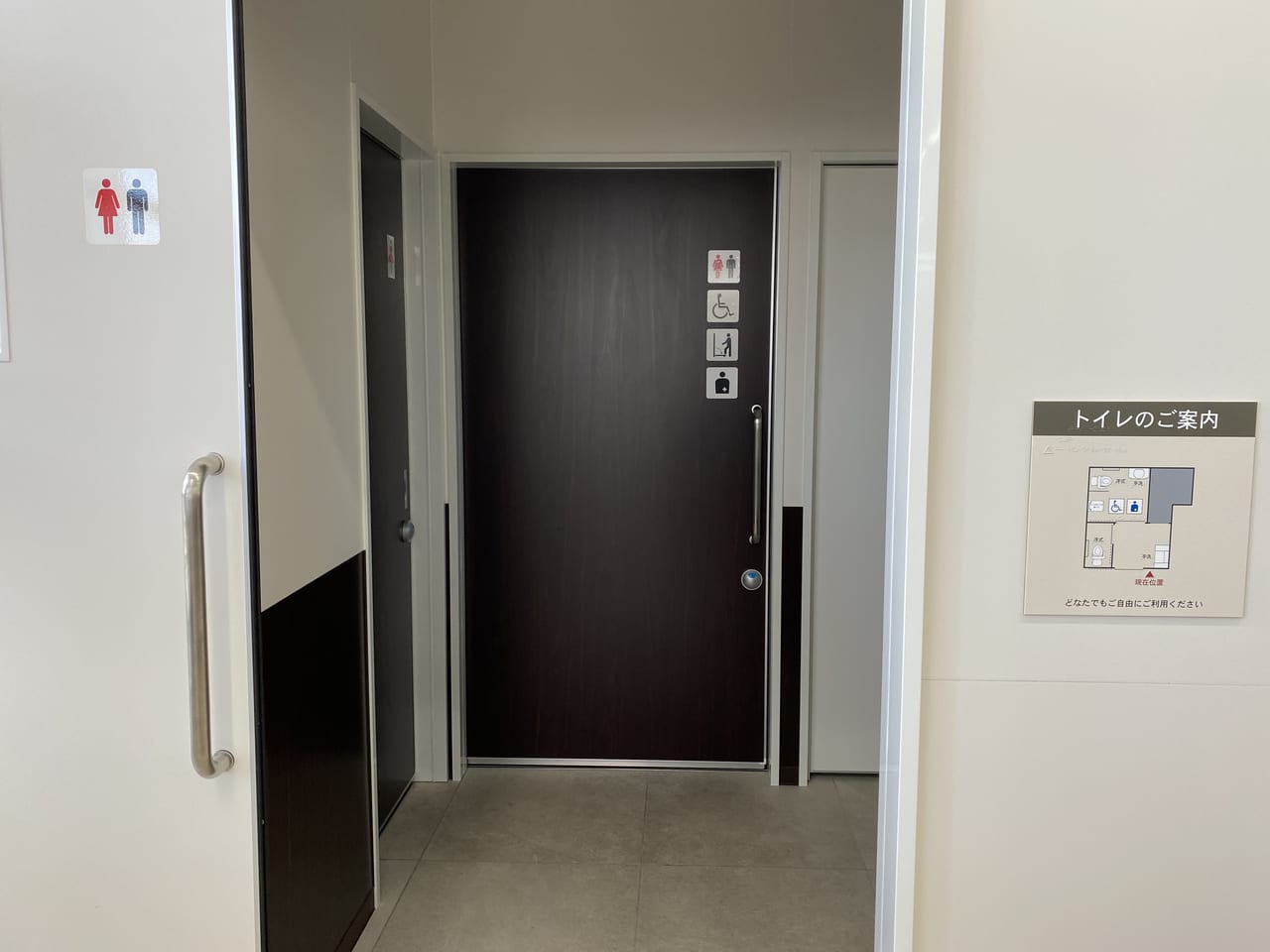 セブンイレブン高石取石6丁目店 トイレ入口