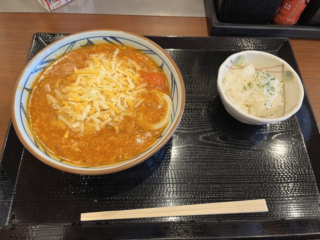 丸亀製麺とろける4種のチーズトマたまカレーうどん