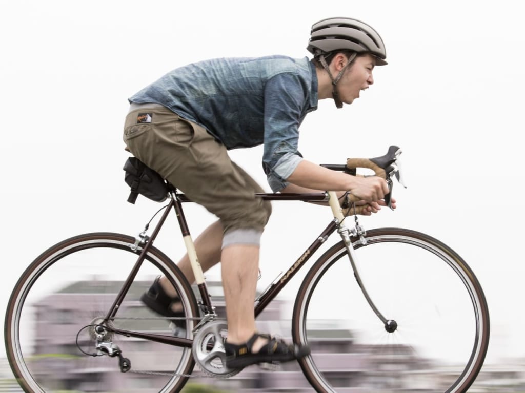 自転車に乗っている人のイメージ画像